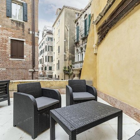 Gondola Luxury - Campo Santi Filippo E Giacomo By Wonderful Italy Venecia Exterior foto