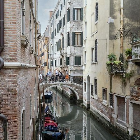 Gondola Luxury - Campo Santi Filippo E Giacomo By Wonderful Italy Venecia Exterior foto
