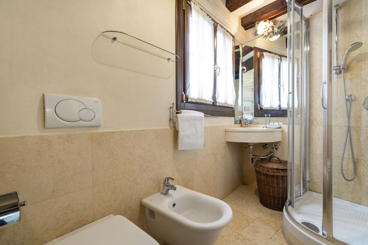 Gondola Luxury - Campo Santi Filippo E Giacomo By Wonderful Italy Venecia Exterior foto