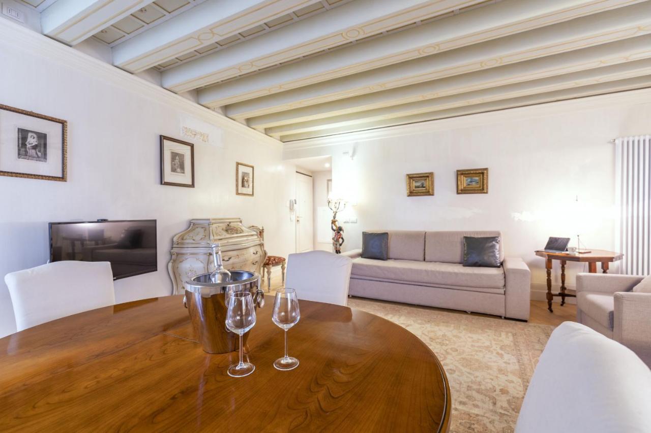 Gondola Luxury - Campo Santi Filippo E Giacomo By Wonderful Italy Venecia Exterior foto