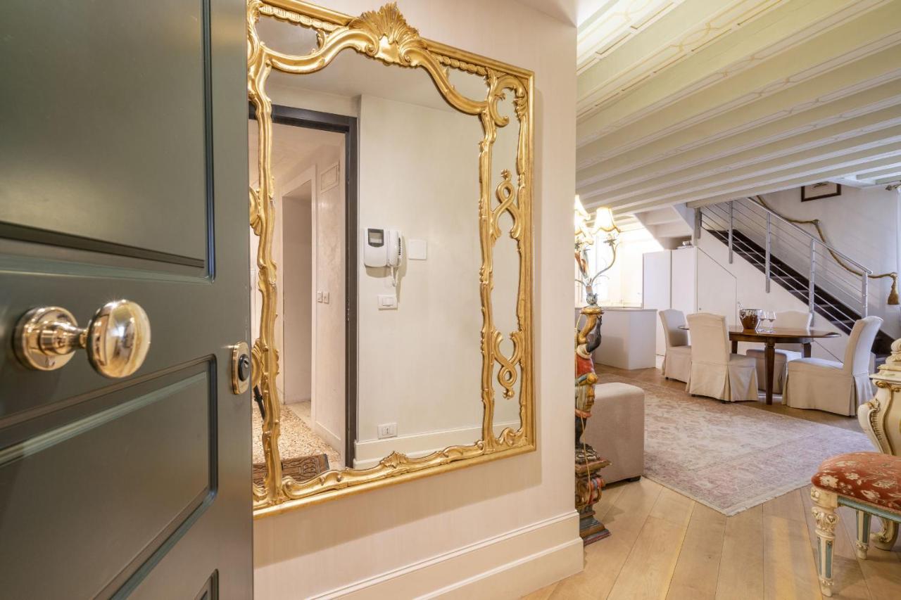 Gondola Luxury - Campo Santi Filippo E Giacomo By Wonderful Italy Venecia Exterior foto