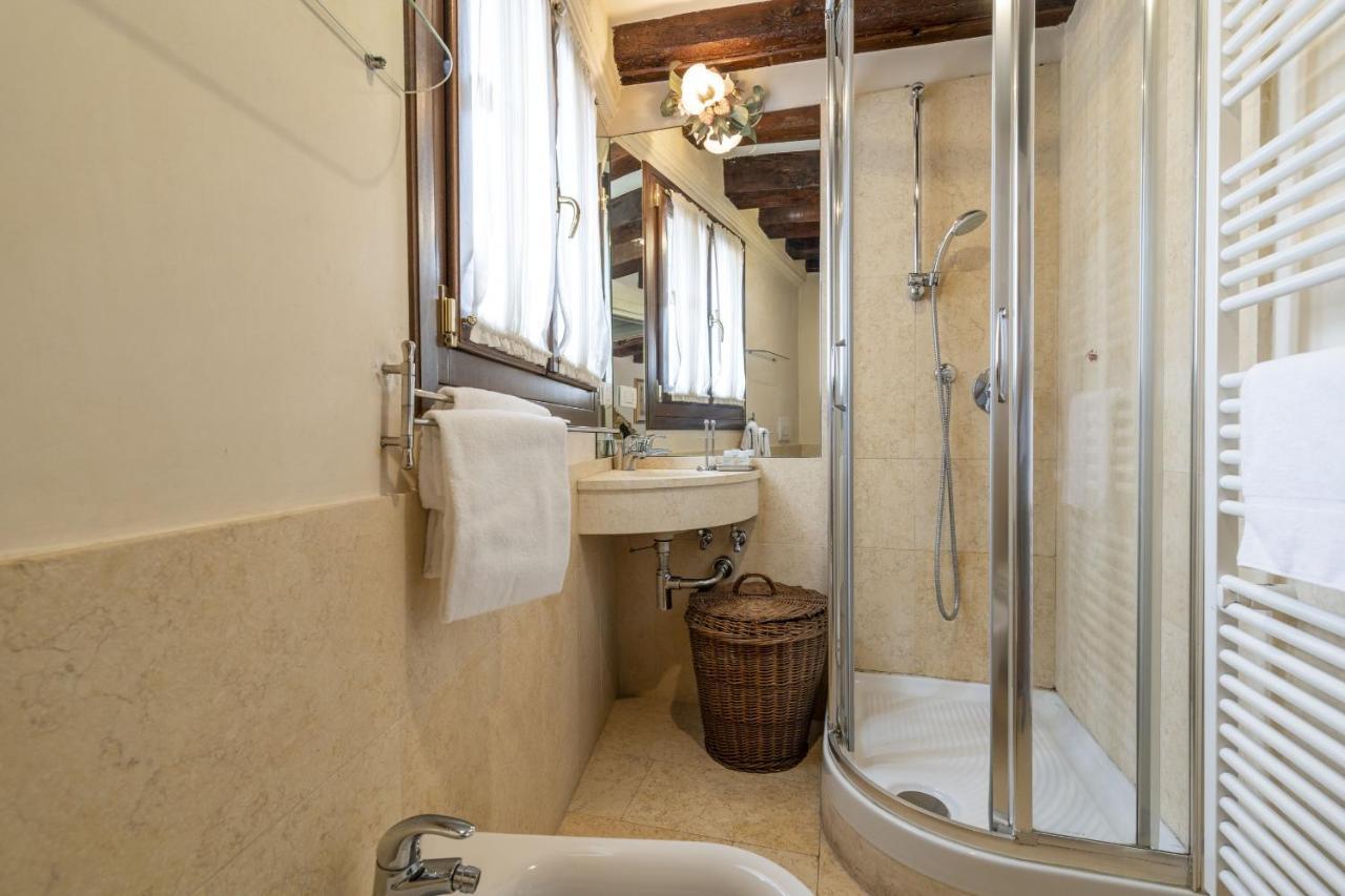 Gondola Luxury - Campo Santi Filippo E Giacomo By Wonderful Italy Venecia Exterior foto