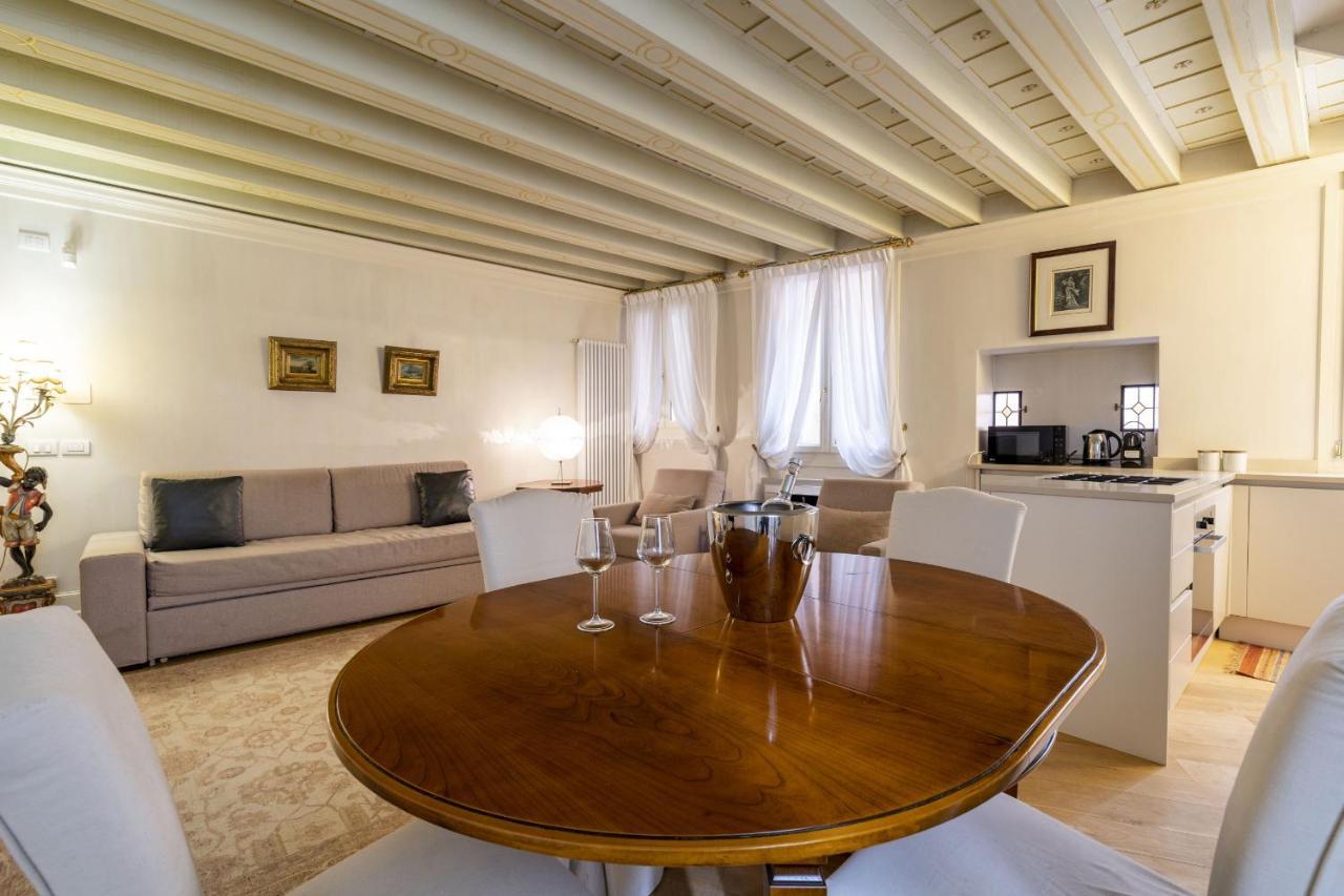 Gondola Luxury - Campo Santi Filippo E Giacomo By Wonderful Italy Venecia Exterior foto
