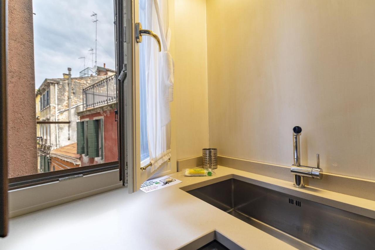 Gondola Luxury - Campo Santi Filippo E Giacomo By Wonderful Italy Venecia Exterior foto